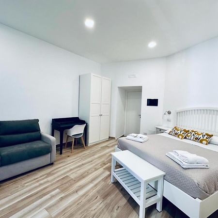 B&B Lara'S Home By I Borbone Napoli Esterno foto