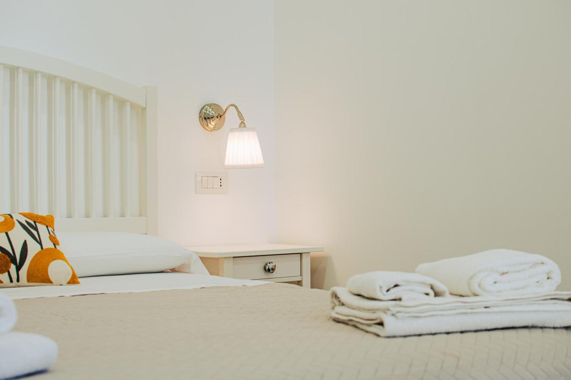B&B Lara'S Home By I Borbone Napoli Esterno foto