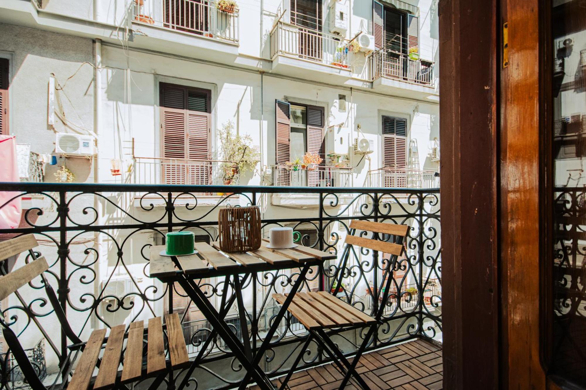 B&B Lara'S Home By I Borbone Napoli Esterno foto