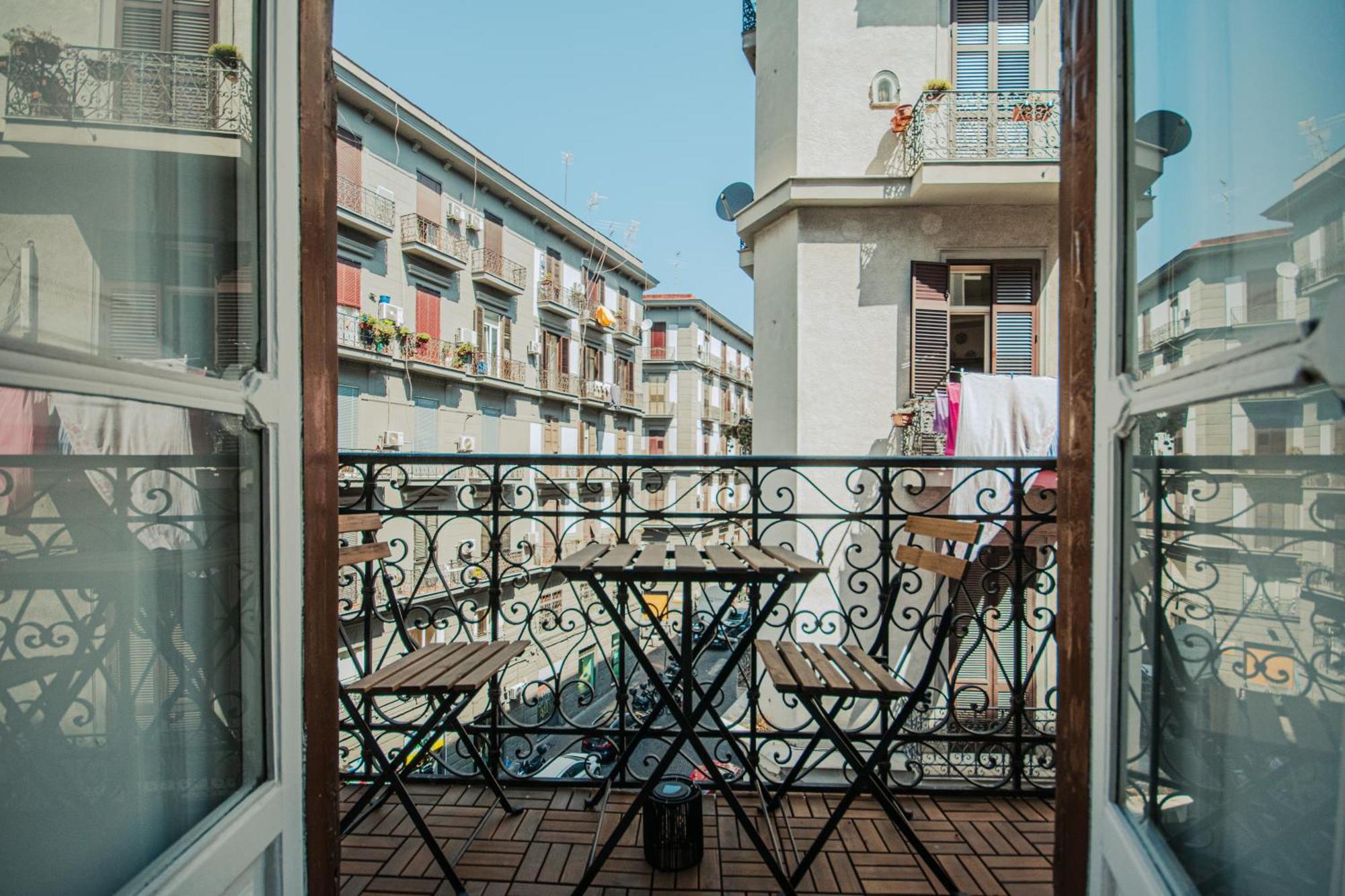 B&B Lara'S Home By I Borbone Napoli Esterno foto